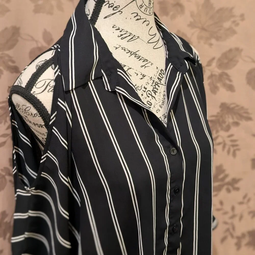 Forever 21 Contemporary Peek-A-Boo Striped Button Down Blouse, Size S, EUC! - Picture 4 of 6